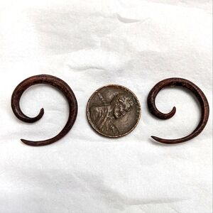8g 1 pair of red colored spiral tapers wood material 8(g) gauge. Hand carved